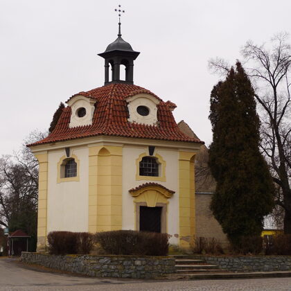 Kaple Panny Marie Pomocné - Santiniho kaplička, foto H2k4, Wikipedia