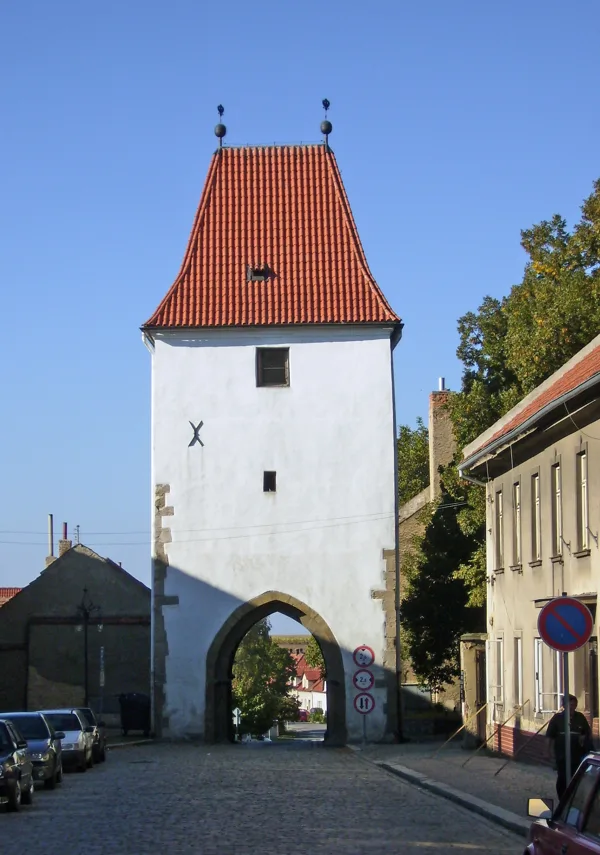 Pražská brána, foto Petr Vilgus, Wikipedia